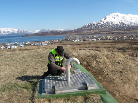 Small rural water supplies; Cover photograph courtesy of: María Gunnarsdóttir, University of Iceland and Colm Brady, National Federation of Group Water Schemes Small rural water supplies; Cover photograph courtesy of: María Gunnarsdóttir, University of Iceland and Colm Brady, National Federation of Group Water Schemes
